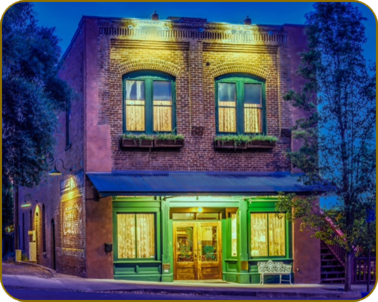 exterior image of the historic downtown inn located in Ashland, Oregon